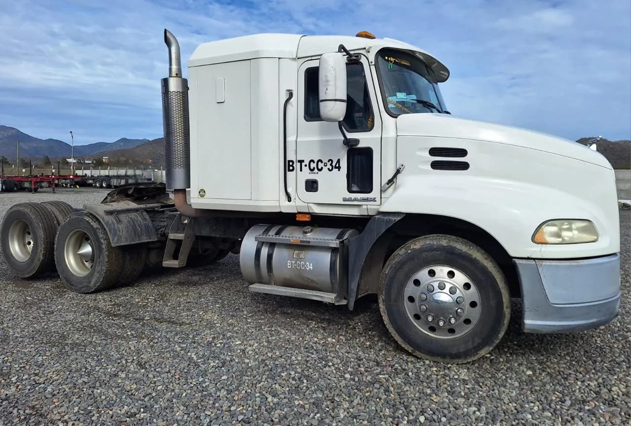 Mack CXU 612 patente BTCC-34 costado derecho